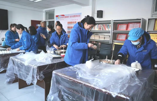 【群团工作】集团工会、团委联合开展青年职工包饺子活动